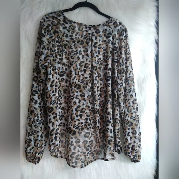 Charming Charlie Brown & Black Sheer Long Sleeve V Neck Animal Print Top Size L - Picture 8 of 9